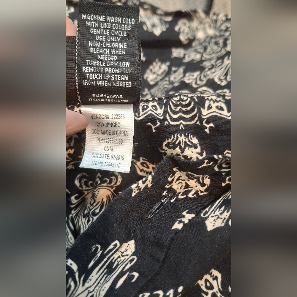 Disney Haunted Mansion Our Universe Short Sleeve Button Up Shirt M - Picture 6 of 7